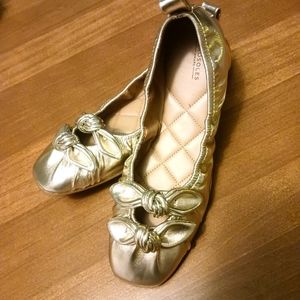 NWOT Aerosoles Aware Ladies Gold Flats